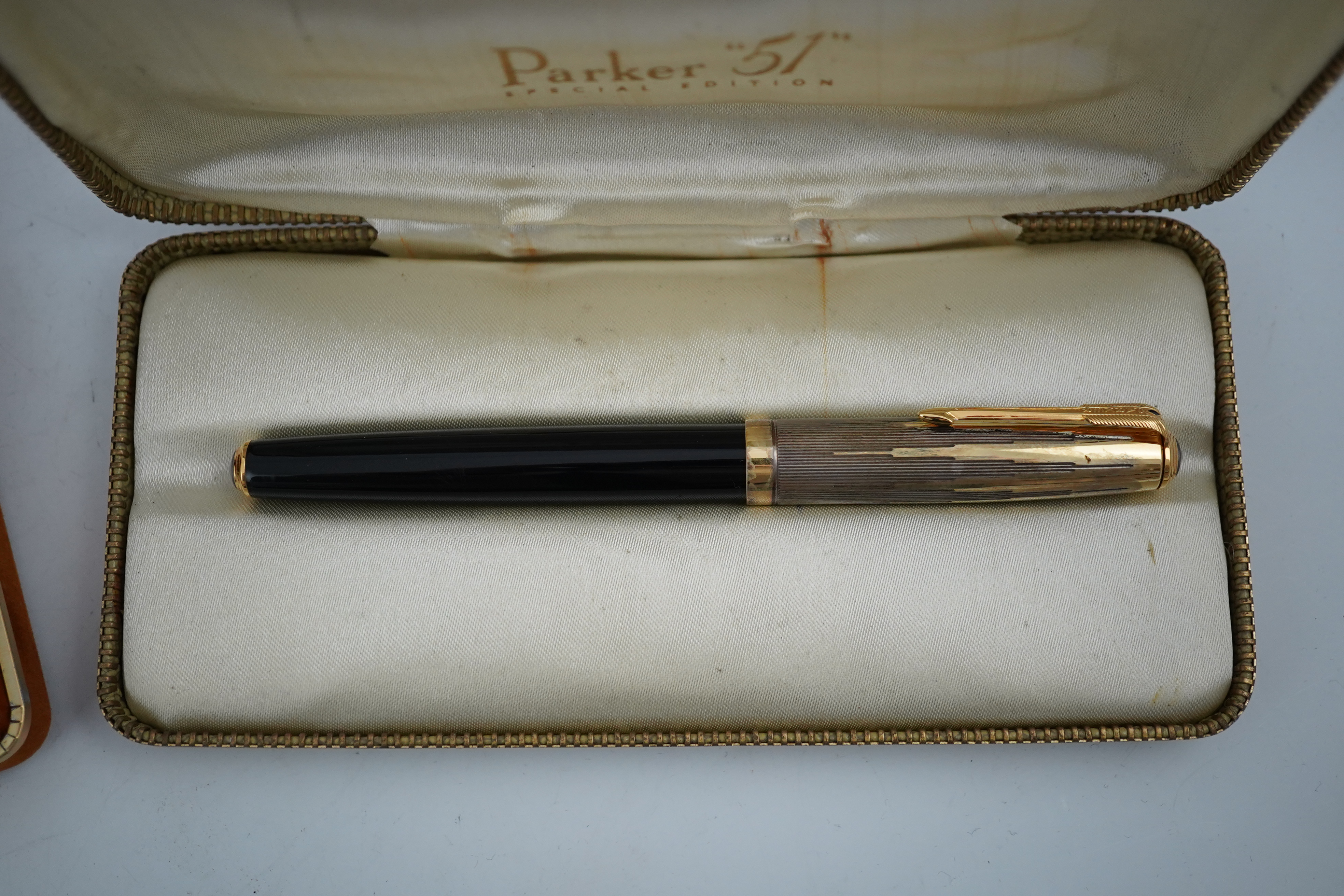 Pilot Pens plus modern '51' and a Montblanc cased pen (4)